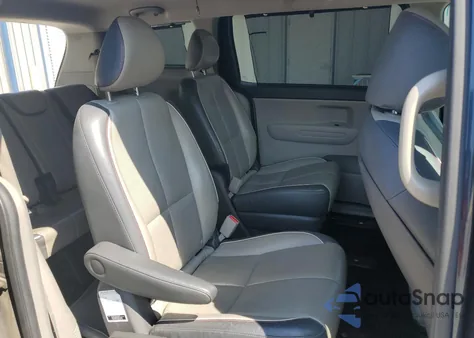 2017 Kia Sedona Lx z USA, uszkodzony, nr VIN KNDMB5C11H6271865